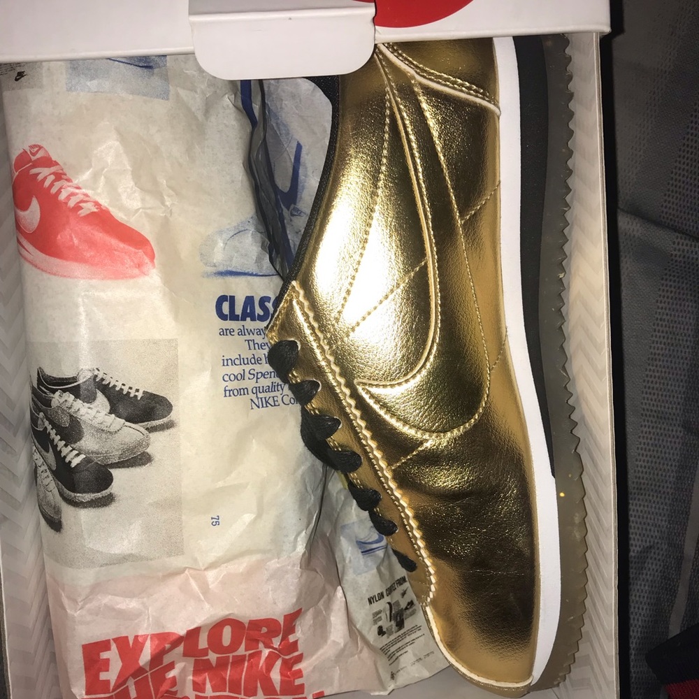 Women’s Classic Cortez Leather Se size 7